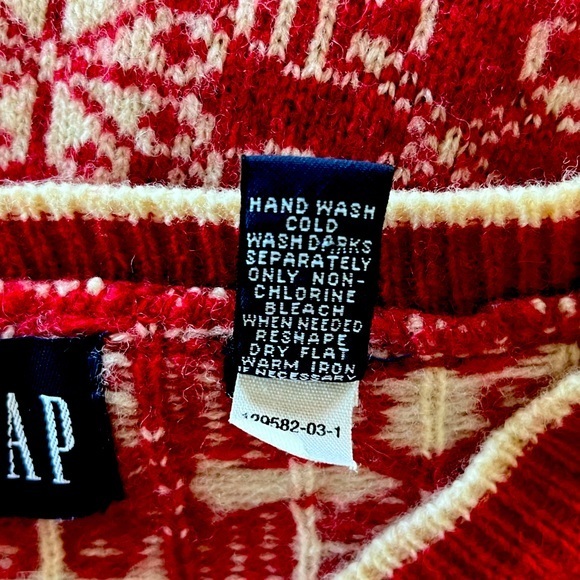 GAP Lambswool Red Cream Snowflakes Long‎ Sleeve Cardigan Size XL - Picture 4 of 5